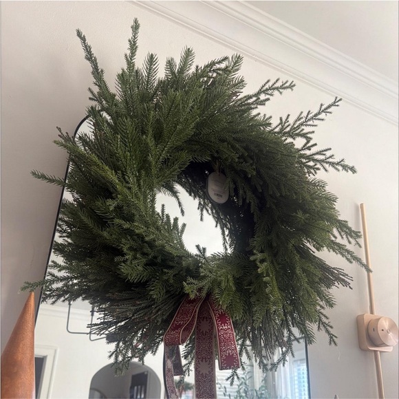 30" Fresh Cut Pine Christmas Wreath
Threshold™ designed with Studio McGee - Picture 7 of 10